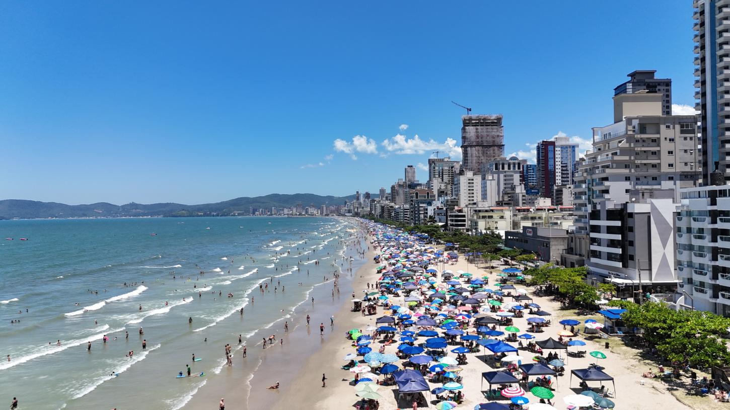 Governador Jorginho Mello anuncia destinação de R$ 30 milhões para alargamento da praia de Itapema