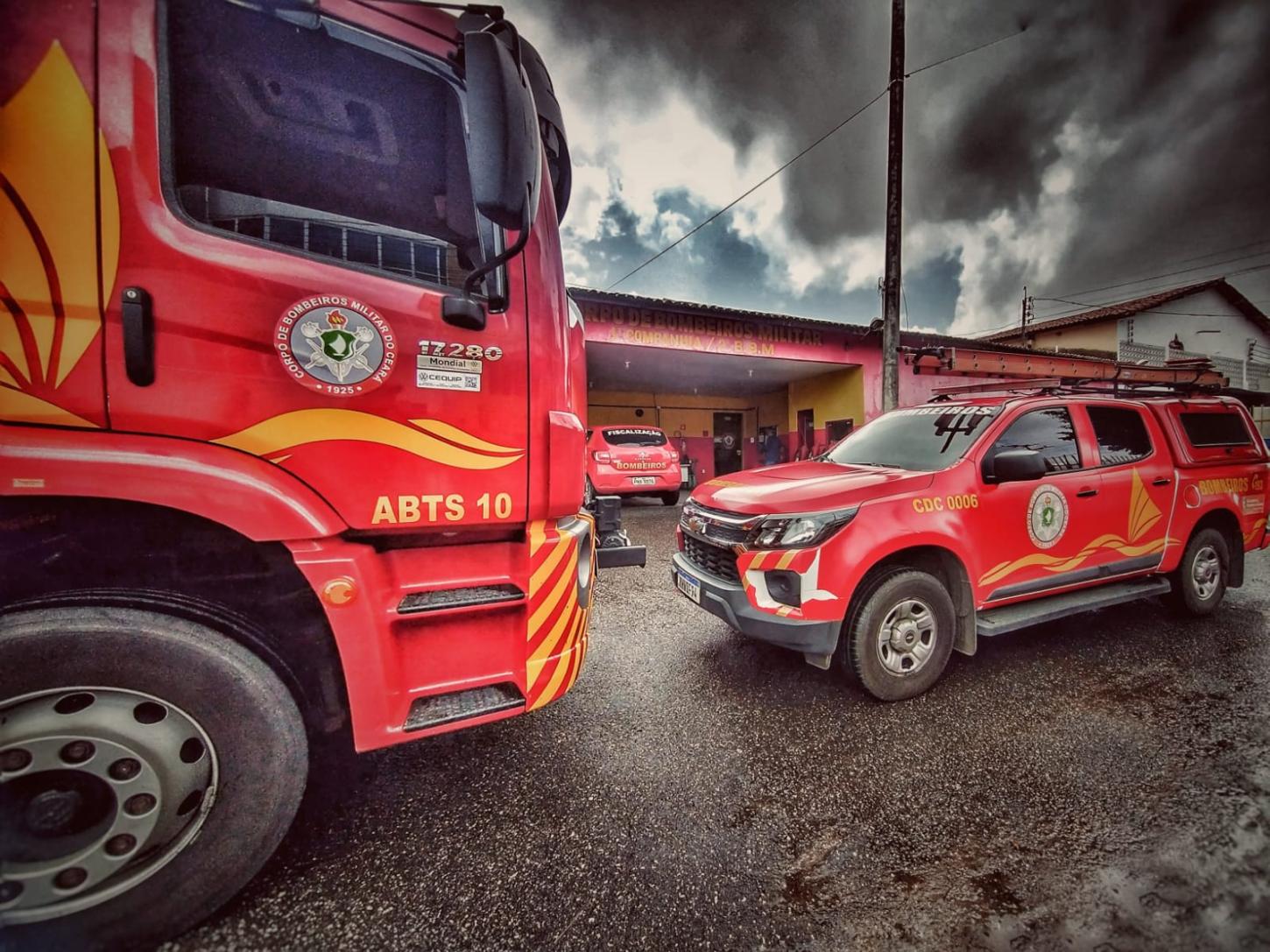 Mulher e criança ficam feridas em acidente envolvendo BMW e carro de aplicativo em Blumenau