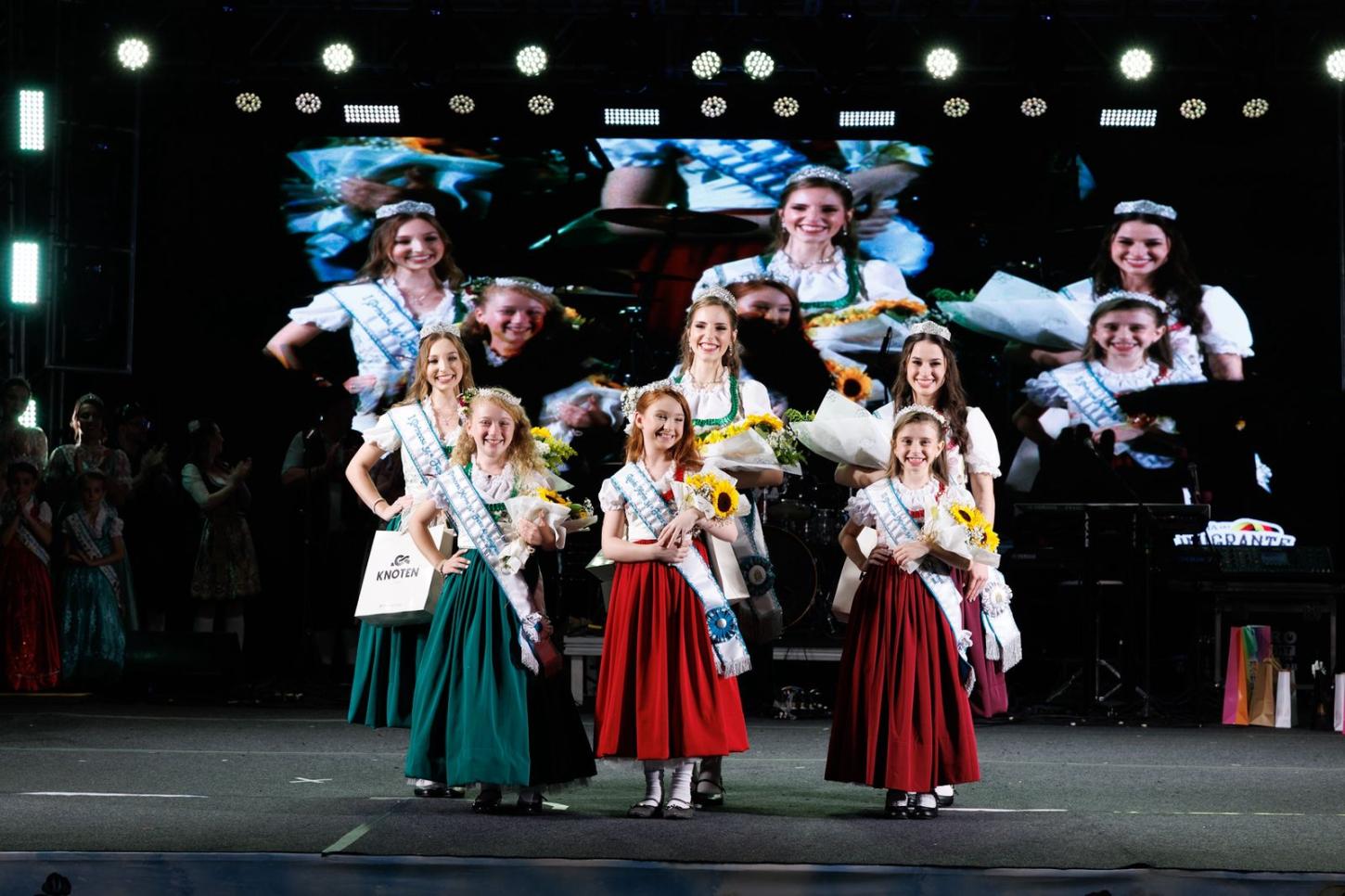 Nova Realeza da Festa do Imigrante de Timbó é coroada