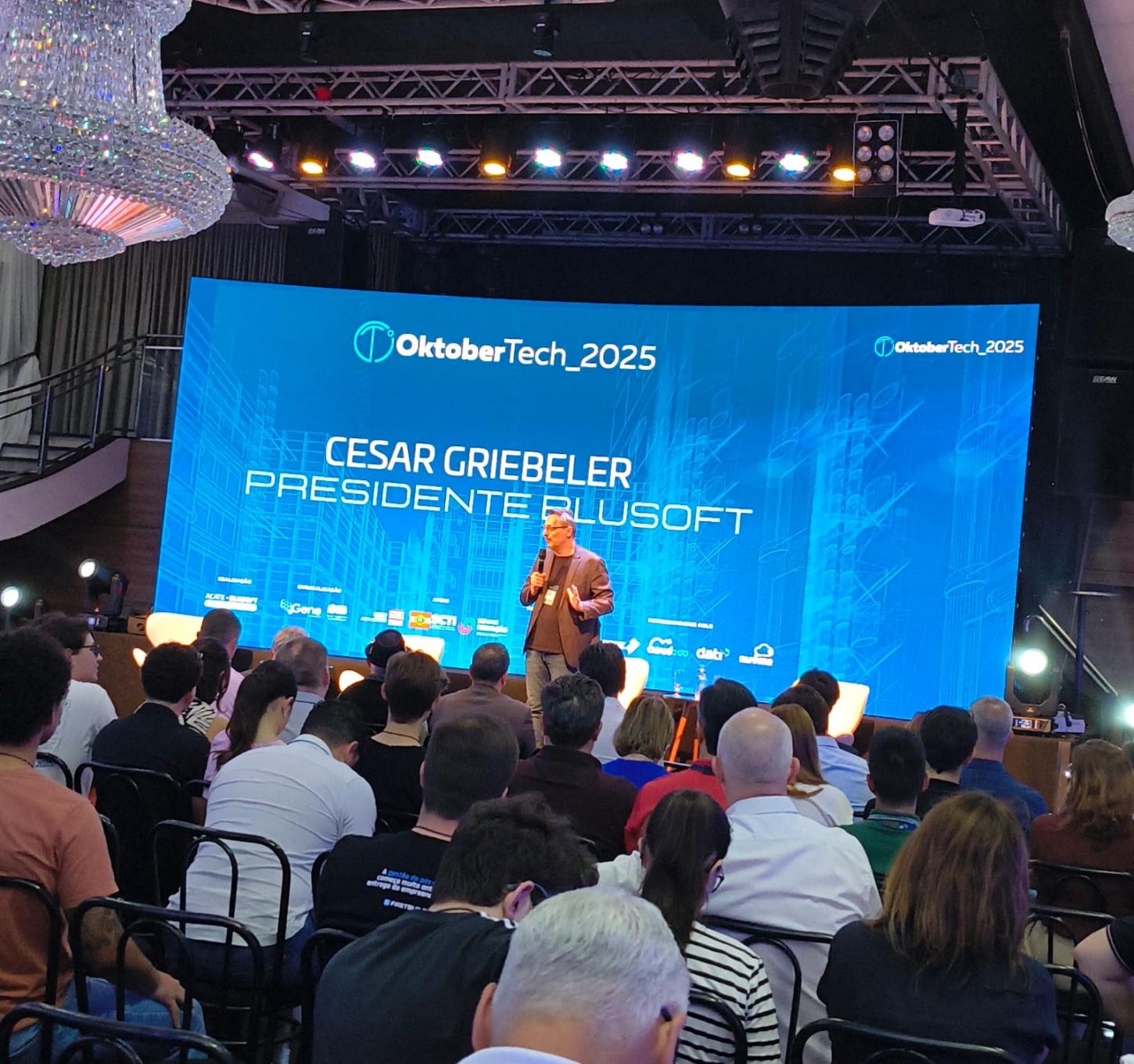 OktoberTech 2025 apoia Instituto Família Feliz e Roda de Brinquedos com ingressos solidários