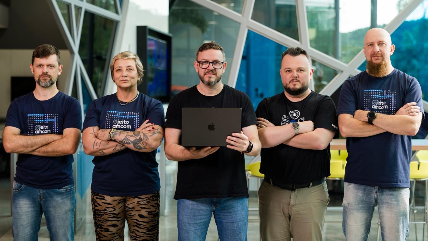 Oportunidade de trabalho: AMcom abre mais de 40 vagas para setor de tecnologia