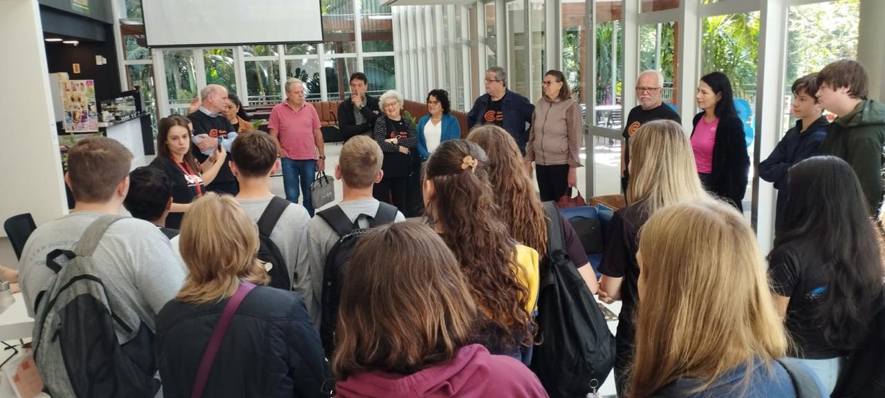 Parceria entre Prefeitura de Pomerode e Instituto Gene promove projeto Inter geracional com alunos da Escola Duque de Caxias