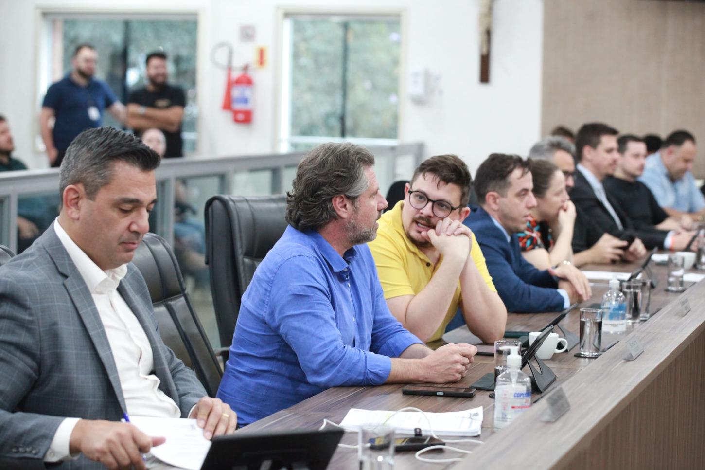 Vereadores cobram regularização dos repasses às creches conveniadas e aprovam crédito para garantir pagamentos