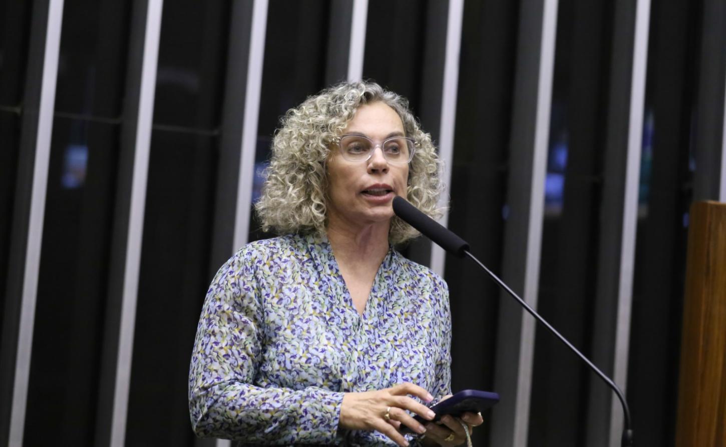 Ana Paula Lima realiza seminário sobre Saúde Mental das Trabalhadoras e dos Trabalhadores da Saúde em SC