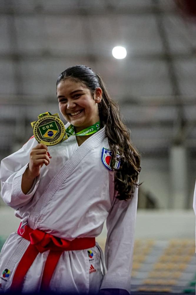 Atleta indaialense brilha e conquista duas medalhas na etapa final do Campeonato Brasileiro de Karatê