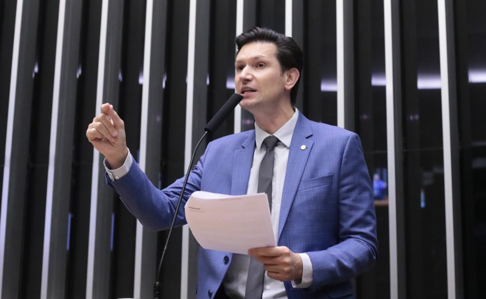 Câmara aprova emenda do Partido NOVO que impede presos de votar durante o período de reclusão