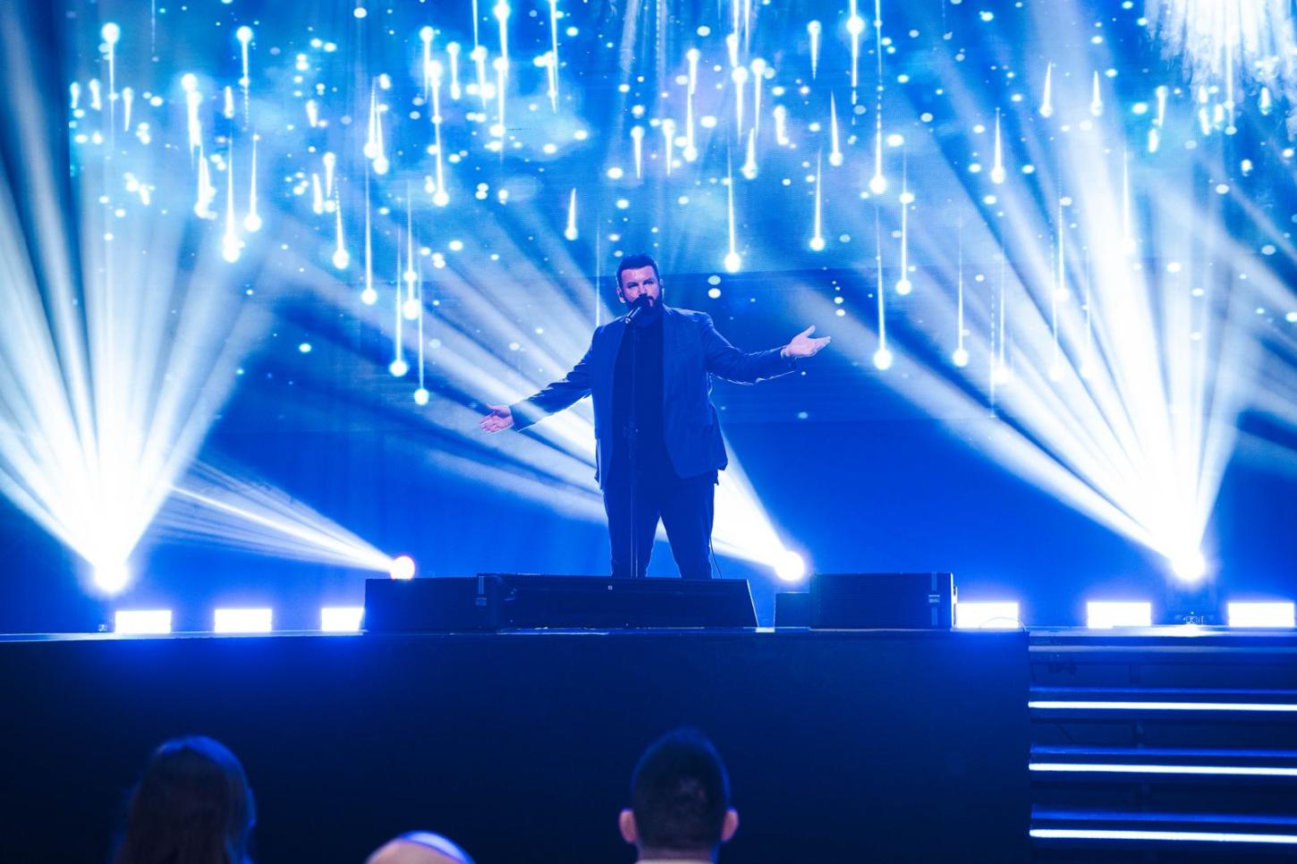 Cantor catarinense Bonato estreia espetáculo e grava Especial nesta quarta-feira, em BC