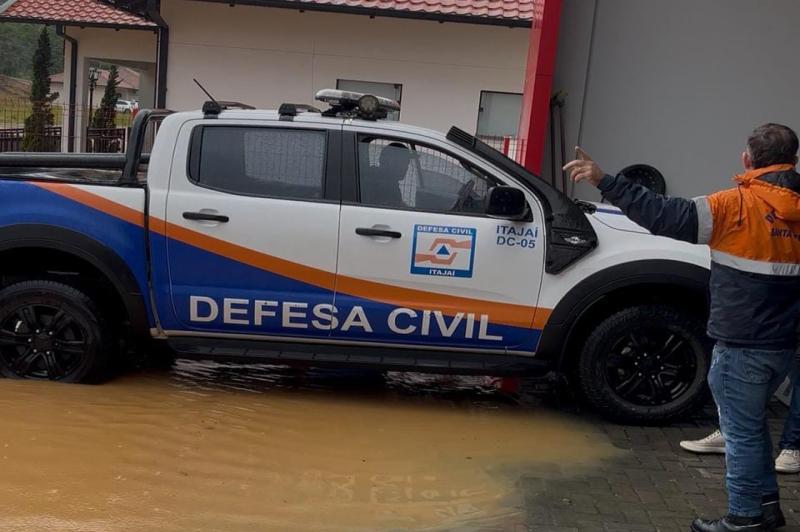 DEFESA CIVIL DE ITAJAÍ APOIA LUIZ ALVES EM SITUAÇÃO DE EMERGÊNCIA