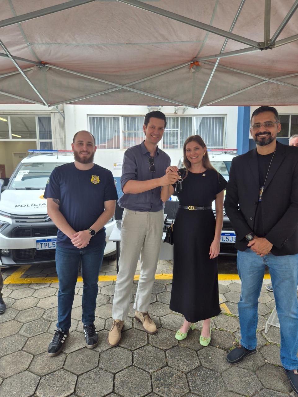 Deputado Gilson Marques entrega viaturas para Polícia Científica de Blumenau e Brusque
