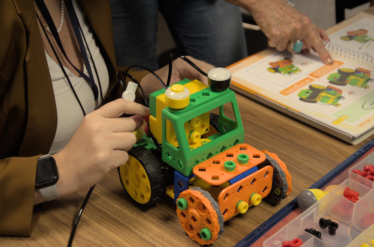 Empresa brasileira leva educação tecnológica para escolas públicas e privadas através de parcerias internacionais