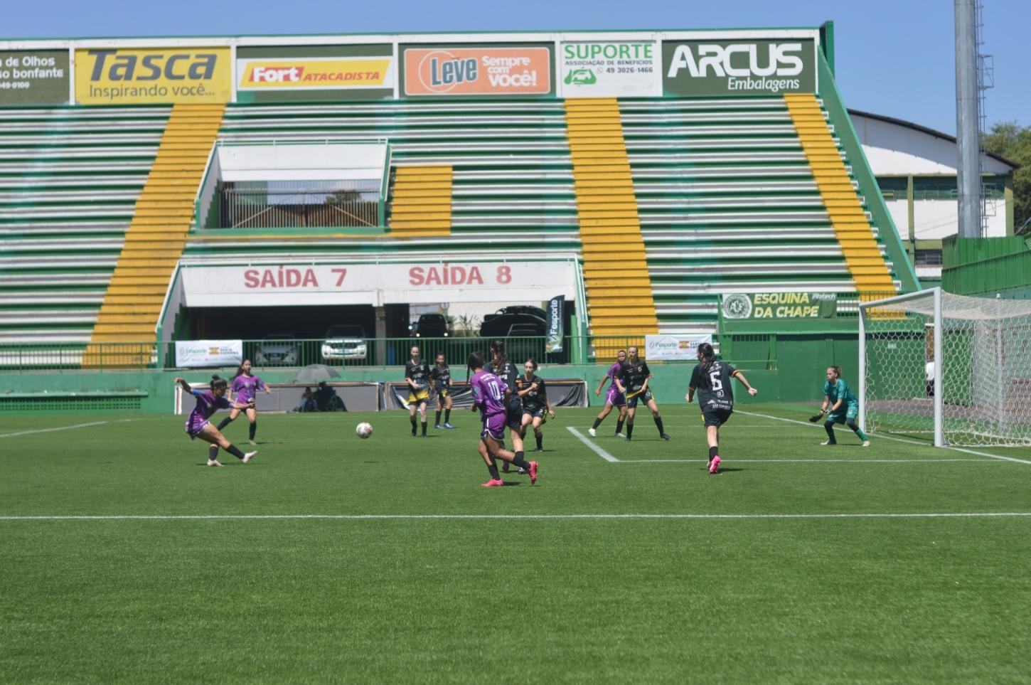 Futebol feminino de Brusque brilha e avança para a próxima etapa