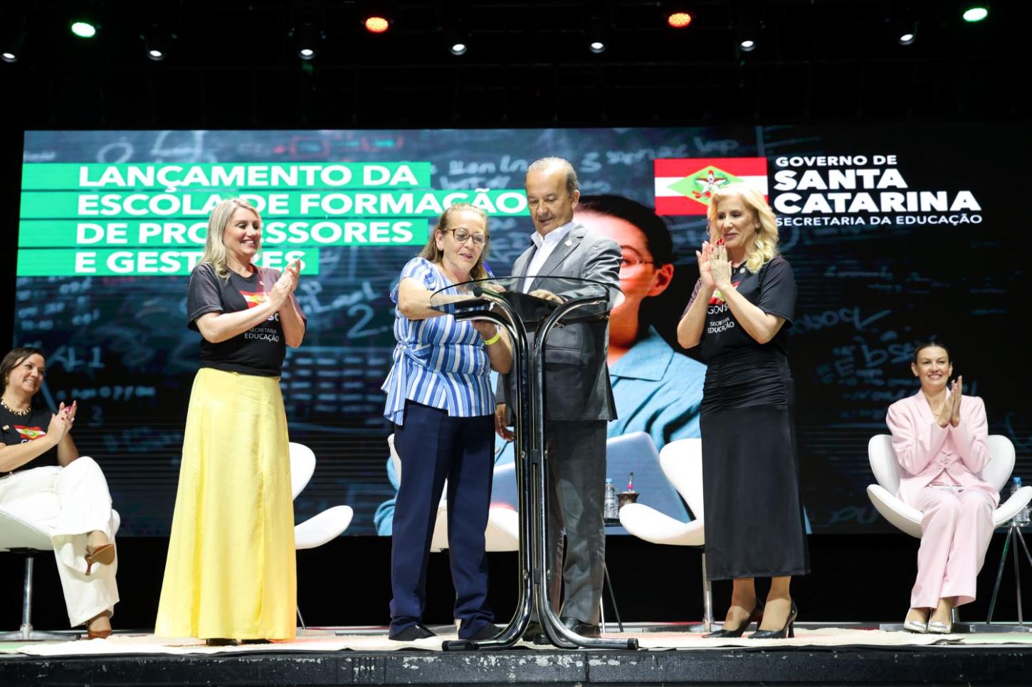 Governador institui escola de formação inédita e acompanha início das atividades de qualificação para professores e gestores da rede estadual