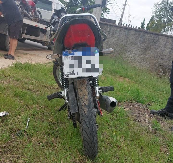 Motociclista tenta fugir da GTB e sofre queda no Rio Branco