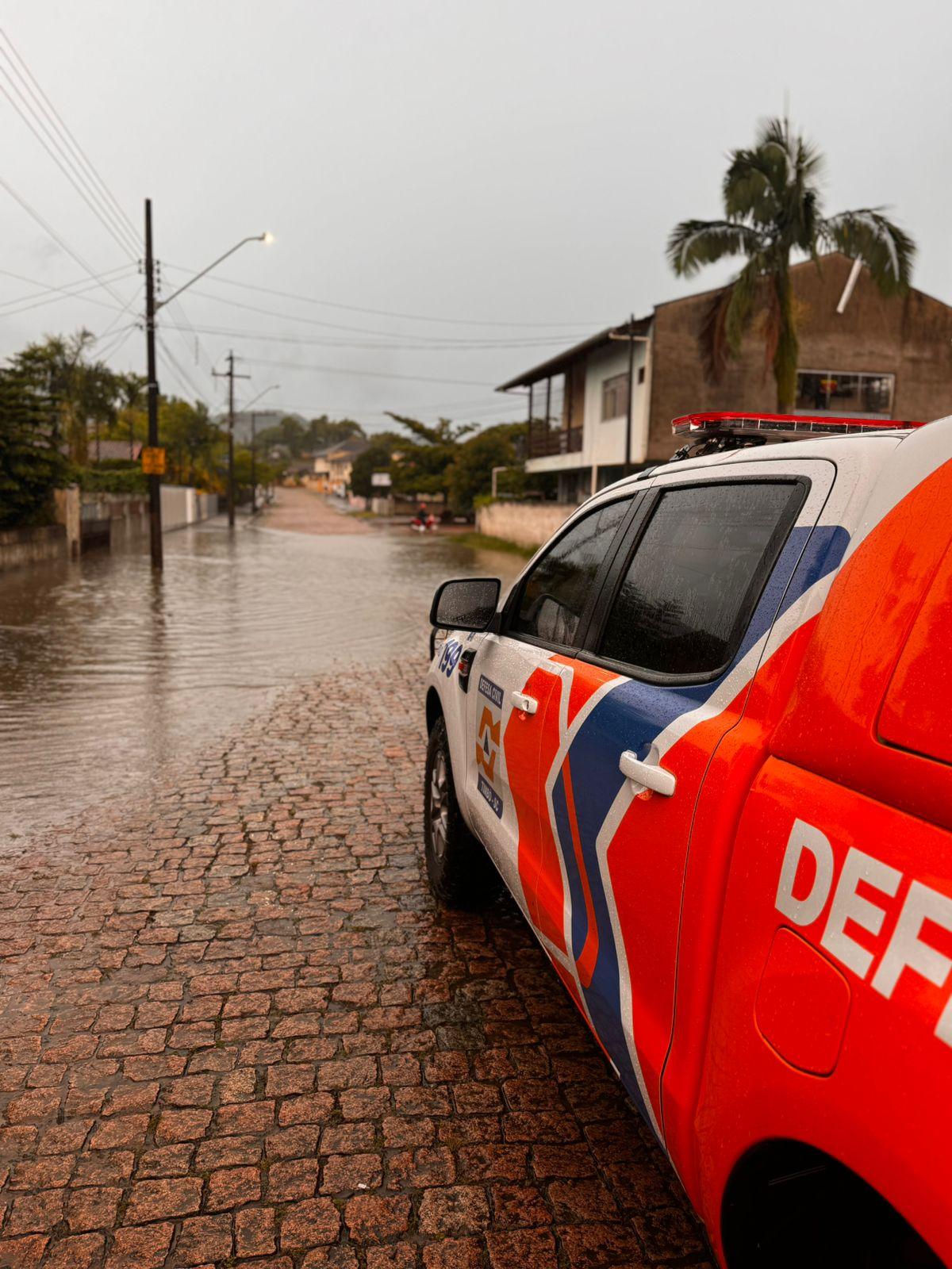 Defesa Civil monitora ruas afetadas pela chuva