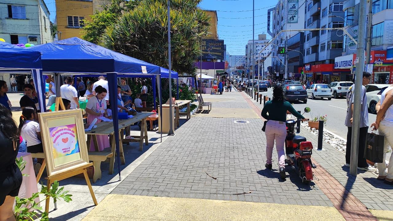 Feira do Empreendedor reúne unidades escolares na Praça Barão de Schneeburg