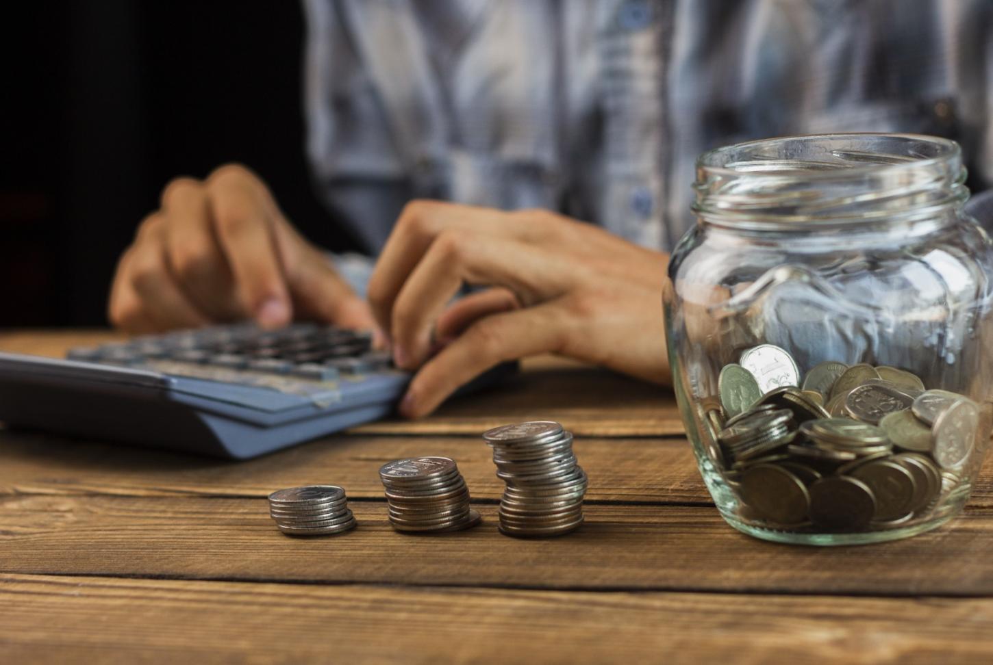 Segunda parcela do 13º salário vem aí: especialista traz dicas sobre o uso e organização das contas de final de ano