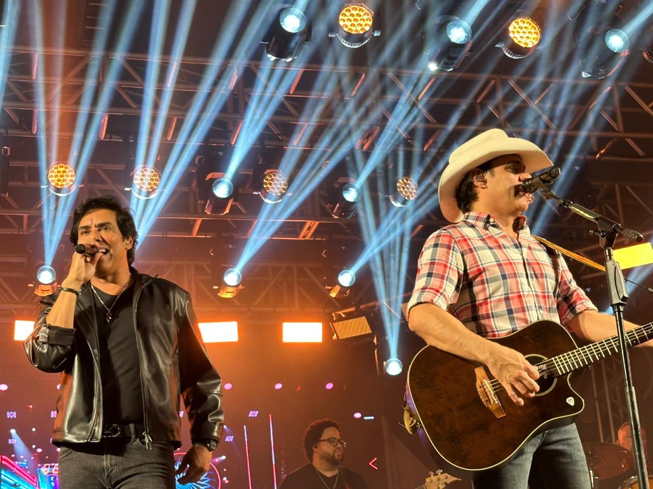 Show de Guilherme & Santiago reúne cerca de 30 mil pessoas no Natal + Encantado de Timbó