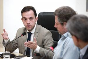 Vereador de Blumenau prioriza agenda ideológica em Goiás enquanto cidade enfrenta problemas crônicos
