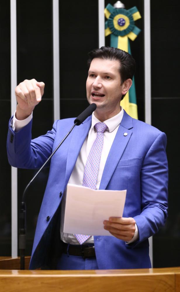 Deputado Gilson Marques aciona TSE e TCU contra samba-enredo pró-Lula no Carnaval e questiona repasse milionário de recursos públicos