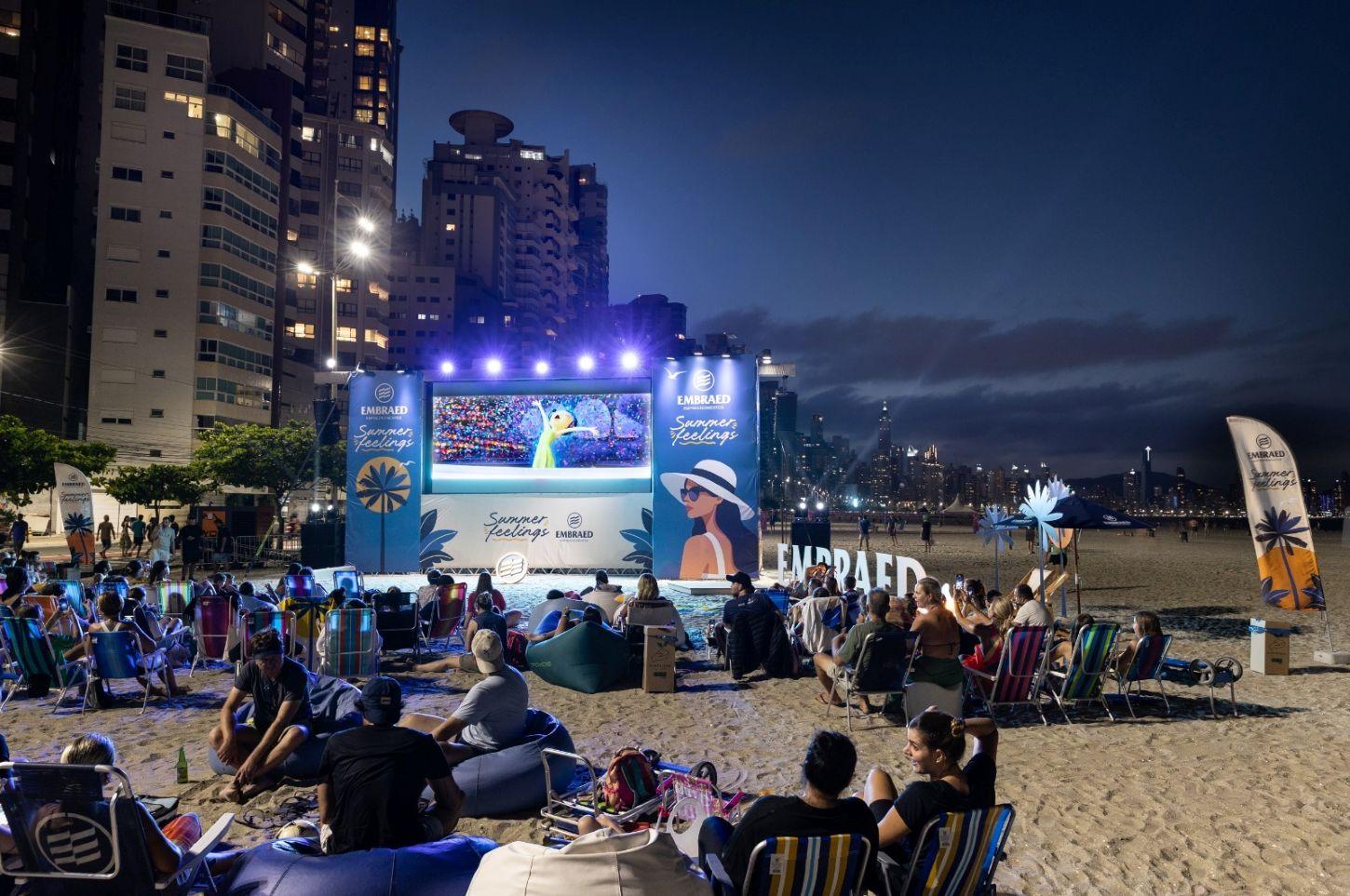 Embraed leva cinema ao ar livre volta à Barra Sul e movimenta agenda de verão em Balneário Camboriú
