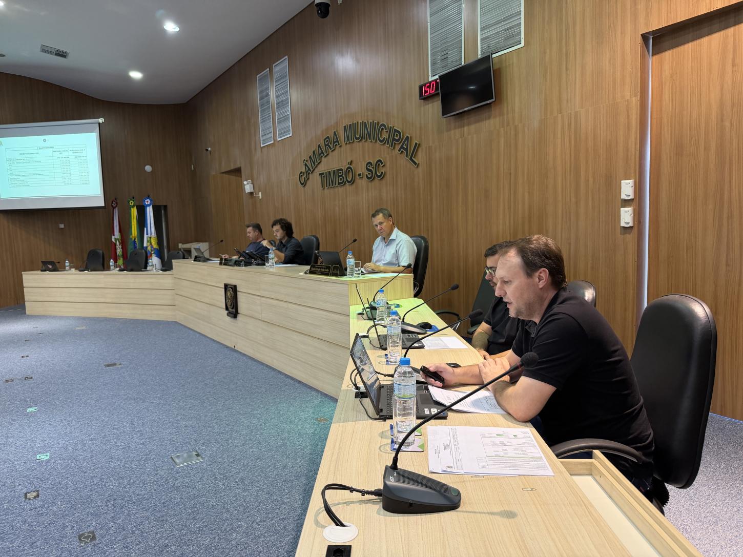 Executivo apresenta relatório de metas fiscais do terceiro quadrimestre de 2025 em Audiência na Câmara de Timbó
