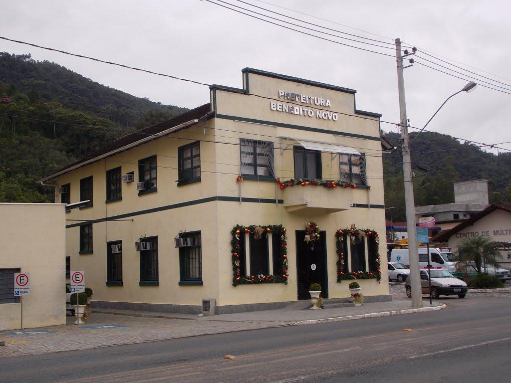 Prefeitura implanta novas faixas e reforça segurança no trânsito