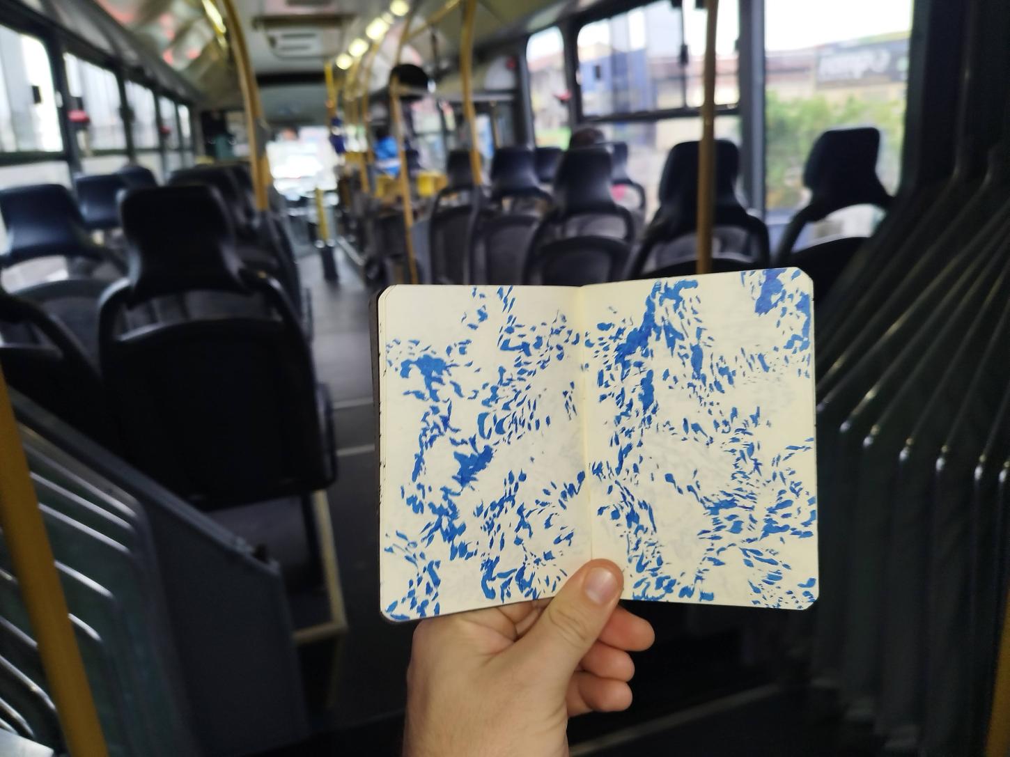 Projeto Absorver Ruídos Artista Gabriel Villas desenha durante deslocamentos em ônibus