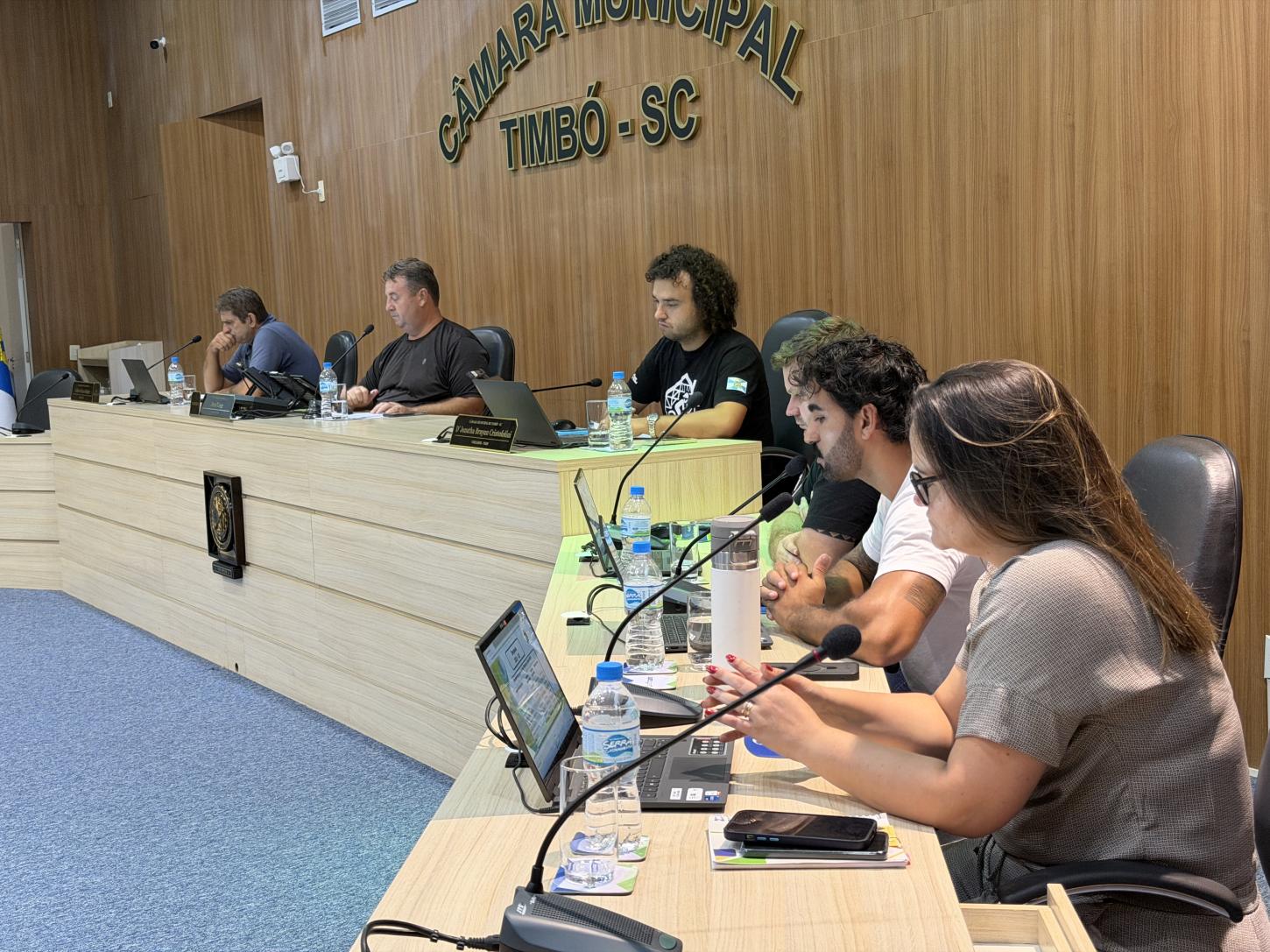 Secretaria de Saúde apresenta relatório de metas do terceiro quadrimestre de 2025 em Audiência na Câmara de Timbó