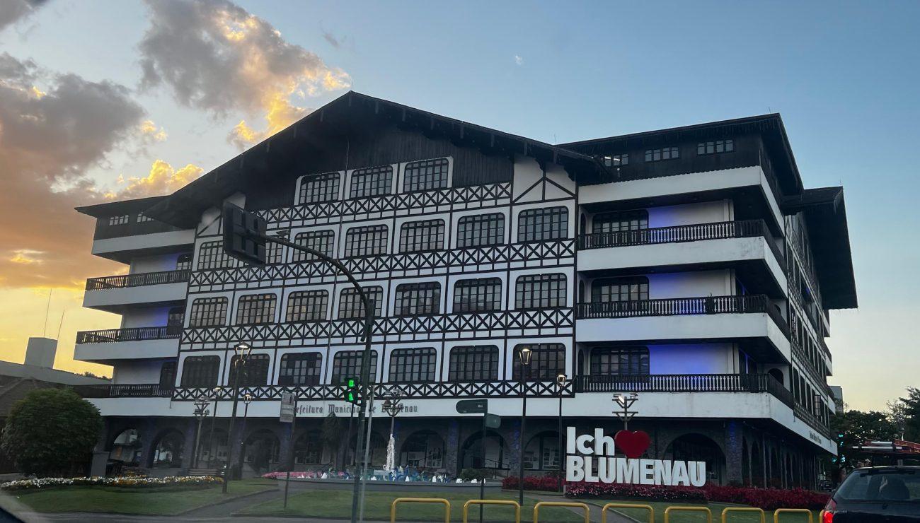 Servidor da Prefeitura de Blumenau é exonerado após ser citado em investigação de “rachadinha”