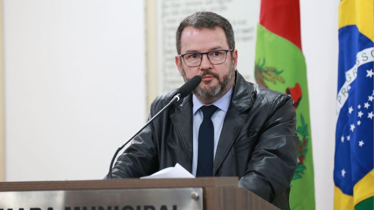 Suplente assume vaga após afastamento de vereador investigado