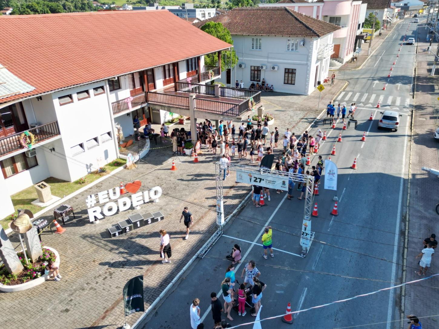 1ª CORRIDA RÚSTICA DE RODEIO MOVIMENTA AS OLIMPÍADAS DE BAIRRO 