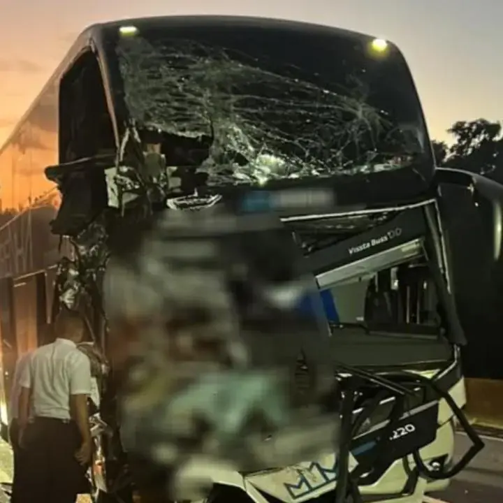 Acidente com ônibus a caminho de Blumenau deixa um morto e sete feridos na BR-116