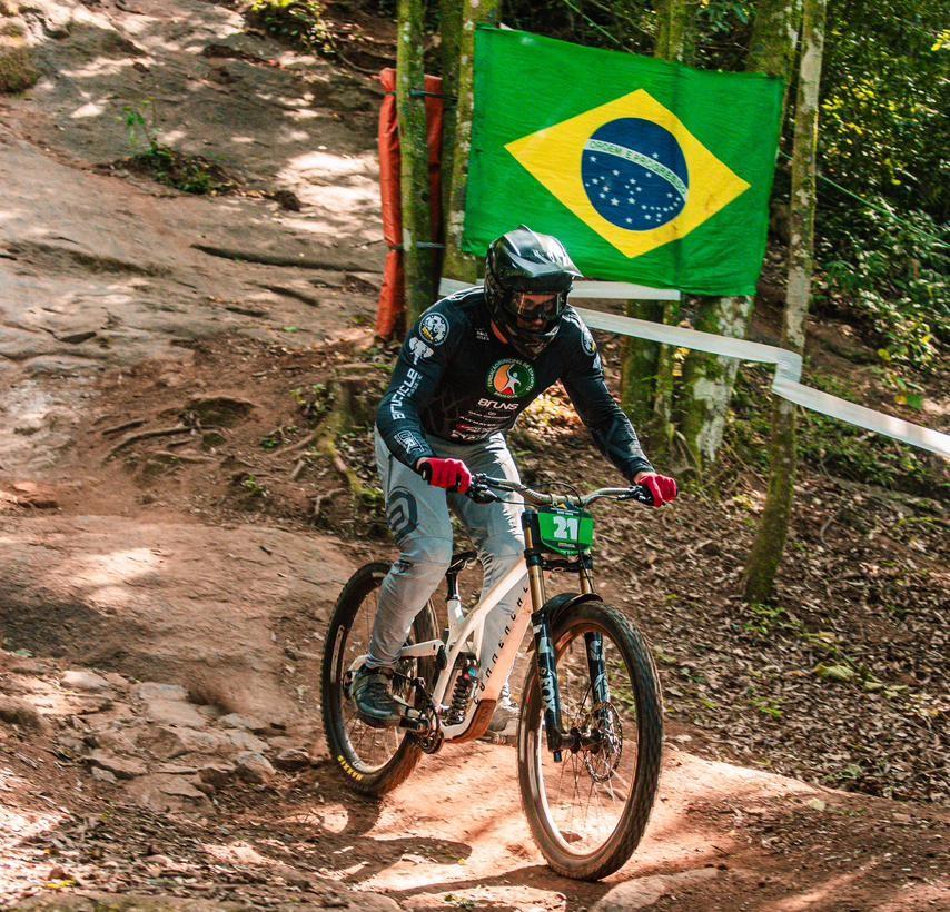 Atleta de Brusque conquista pódio no Pan-Americano de Downhill 2026