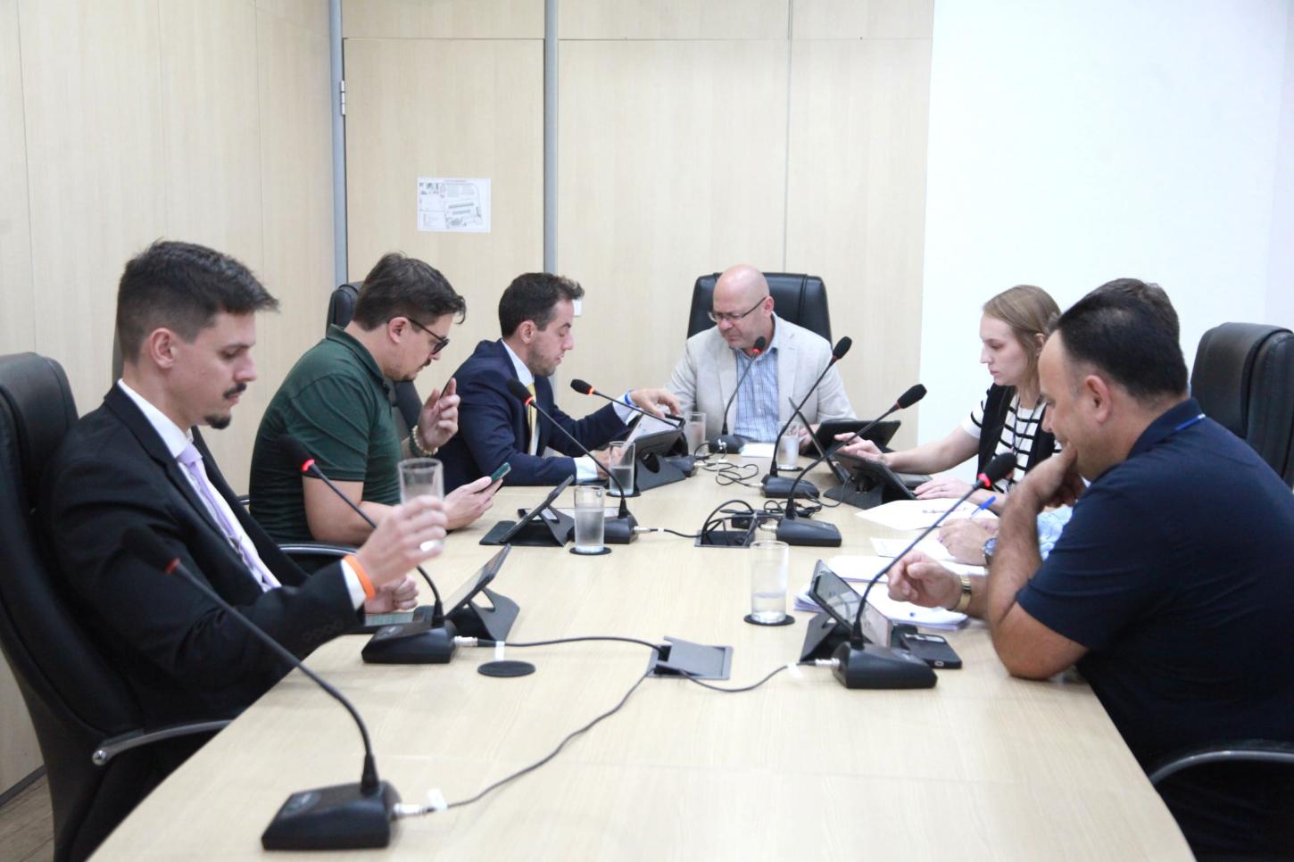 CCJ analisa 21 matérias e Comissão de Finanças aprova oito propostas