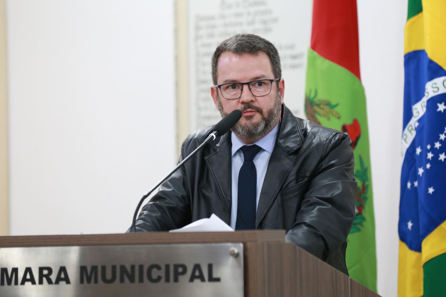 Delegado Rodrigo Marchetti toma posse como vereador na sessão desta terça-feira