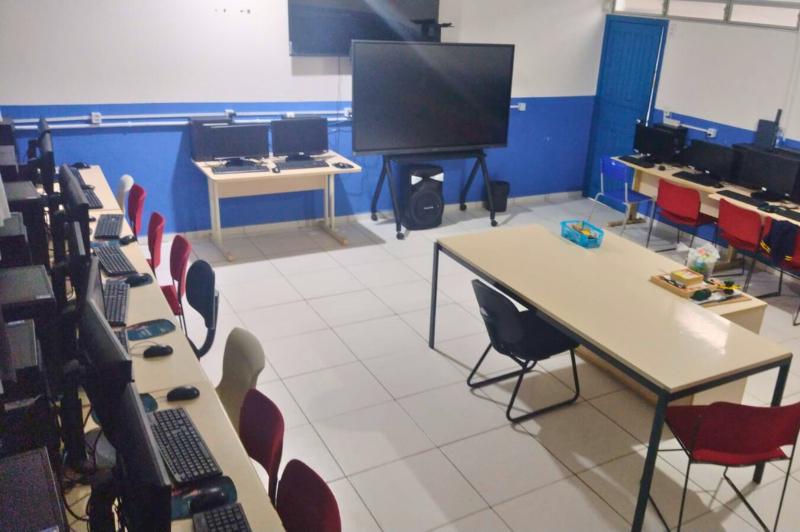 EDUCAÇÃO ADQUIRE 200 NOVOS COMPUTADORES E INICIA ENTREGA PARA AS UNIDADES