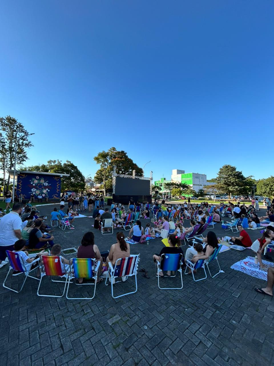 Prefeitura de Timbó confirma nova edição do Cinema no Parque após sucesso da primeira sessão