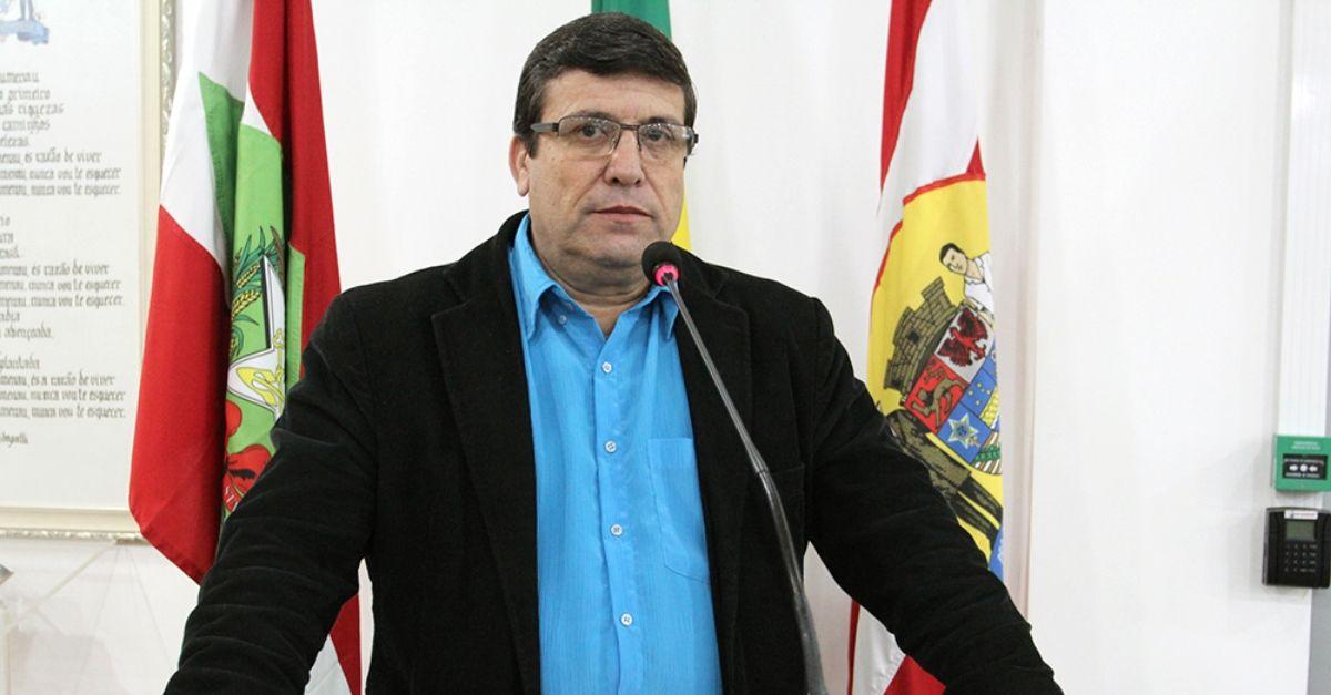 Vereador Ito de Souza (PL) denuncia possível desperdício de recursos públicos com uso irregular de máquinas em Blumenau