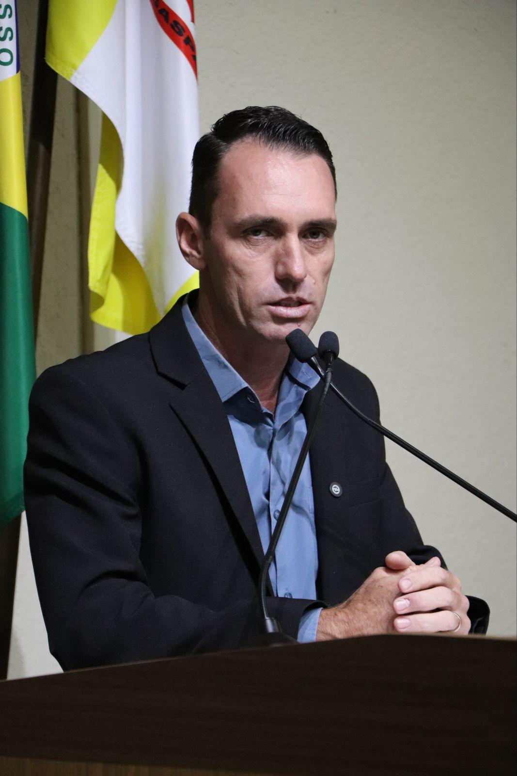 Vereador Thímoti denuncia roçadas pagas em ruas que não pertencem a Gaspar