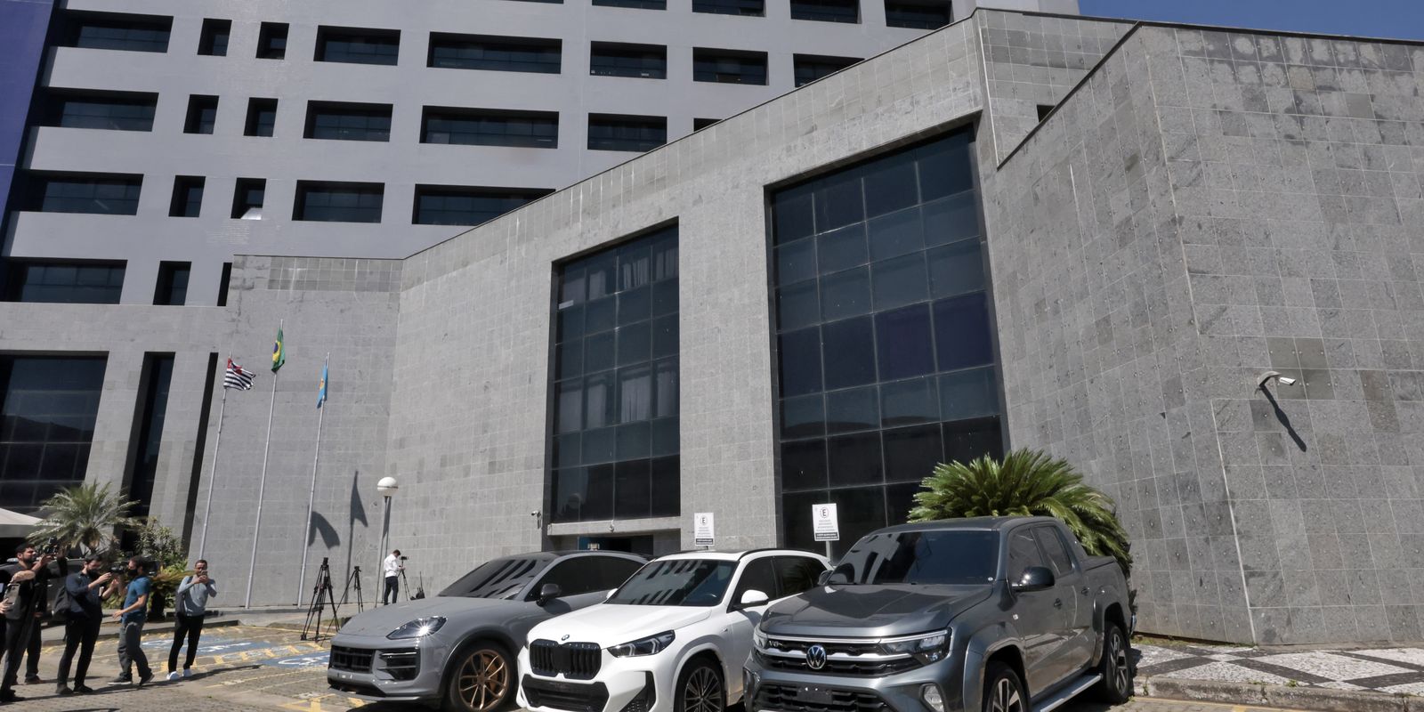 Polícia Federal detém influenciadores ligados a esquema de lavagem de dinheiro