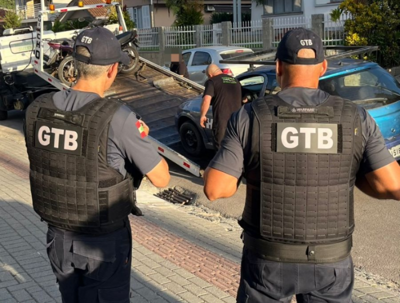 Blitz da GTB resulta em 28 autuações e cinco veículos removidos