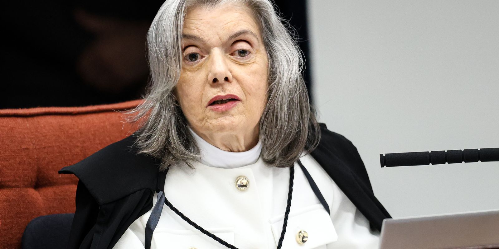 Cármen Lúcia vota pela condenação de Eduardo Bolsonaro por difamação