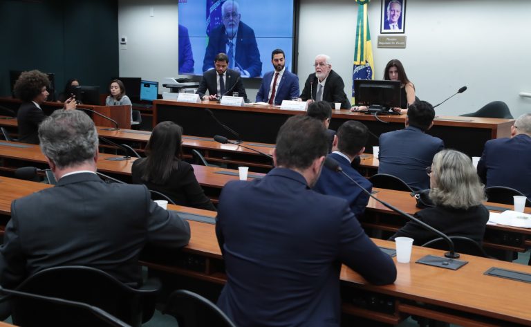 Comissão de Saúde discute avanço da fabricação nacional de medicamentos