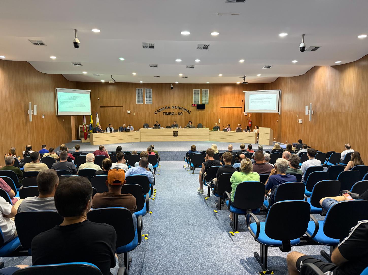 Comunidade de Timbó e vereadores discutem projeto de lei que estabelece regras de uso para ciclomotores, bicicletas elétricas e autopropelidos no município
