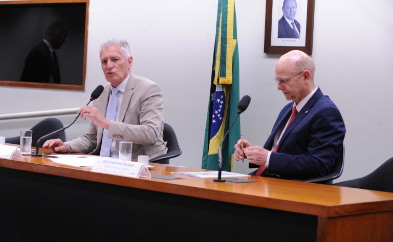 Debate na Câmara critica “pejotização” e alerta para a erosão de direitos e perdas fiscais