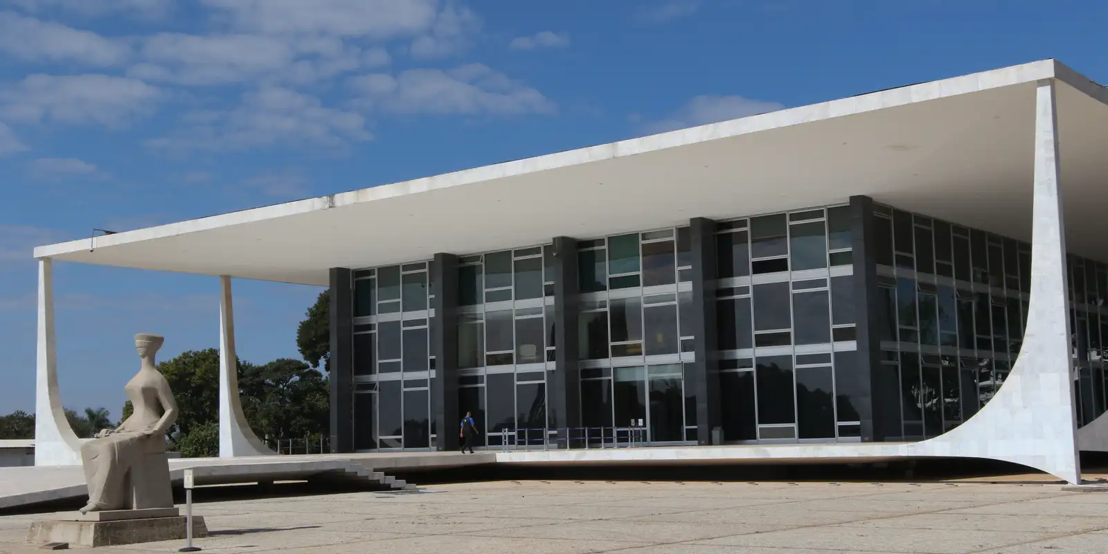 Defesa de Bolsonaro solicita ao STF permissão para cirurgia no ombro