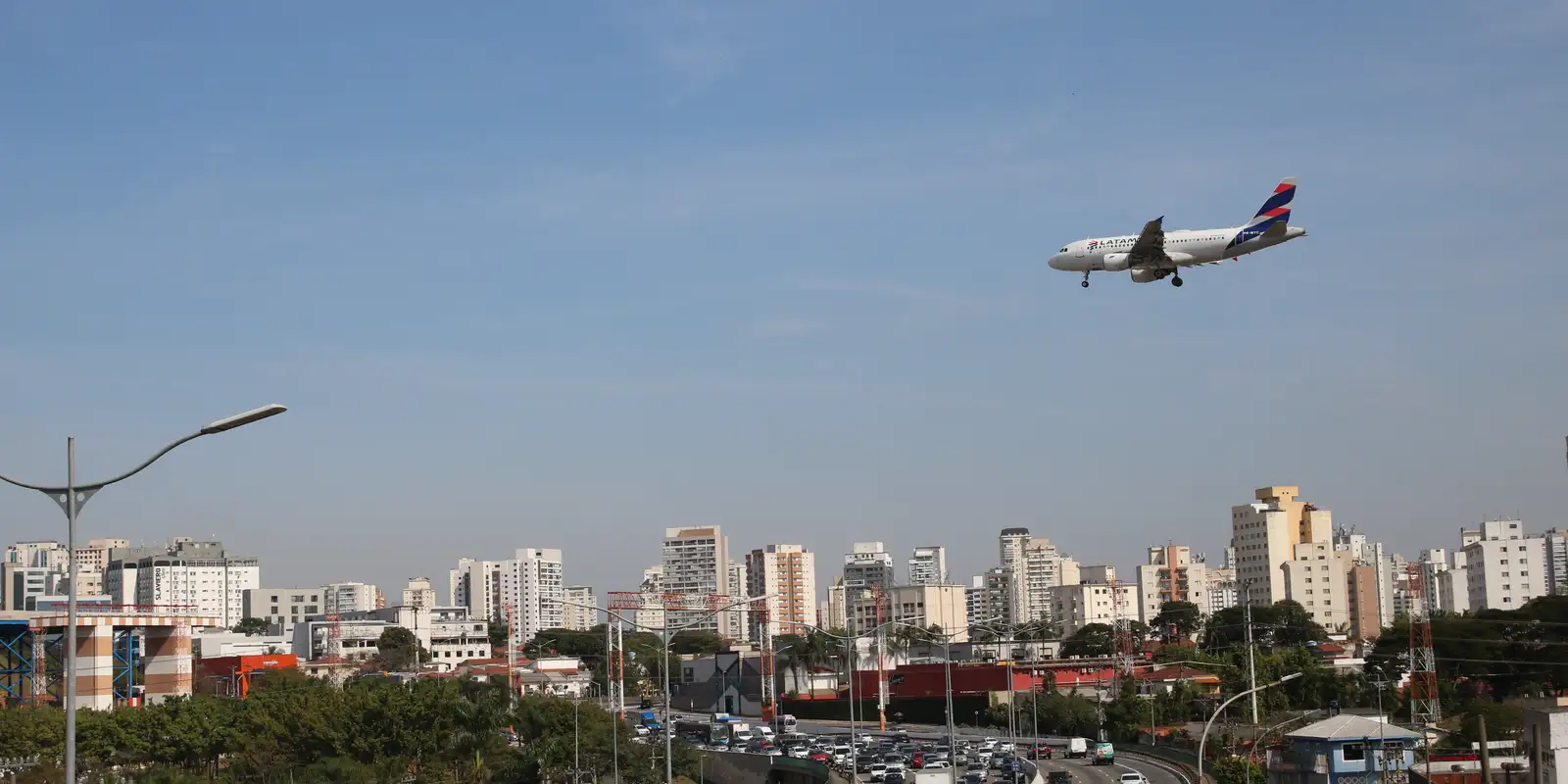 Companhias aéreas obtêm linha de crédito para lidar com custos crescentes