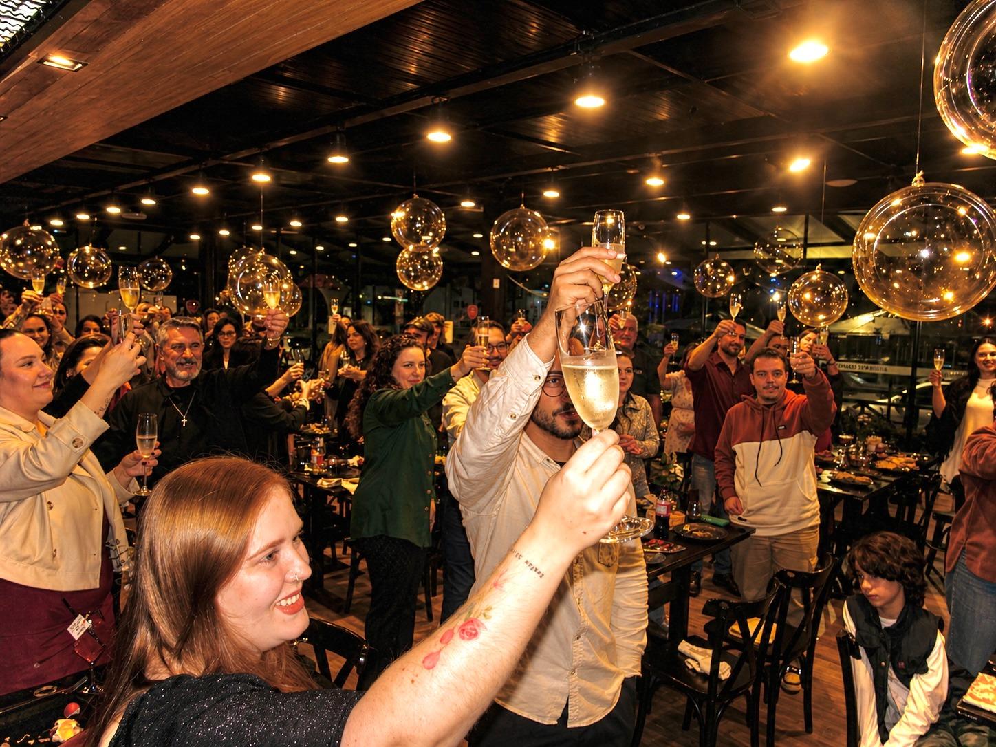 Legião Urbana Cover abre programação de inauguração do Berlin Gastrobar, em Blumenau