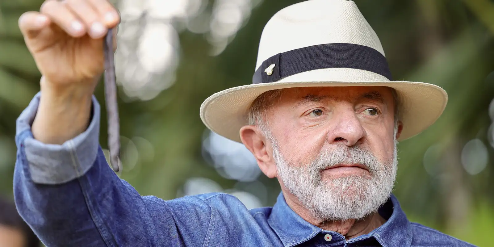 Lula se desloca a São Paulo para intervenções médicas na cabeça e no punho