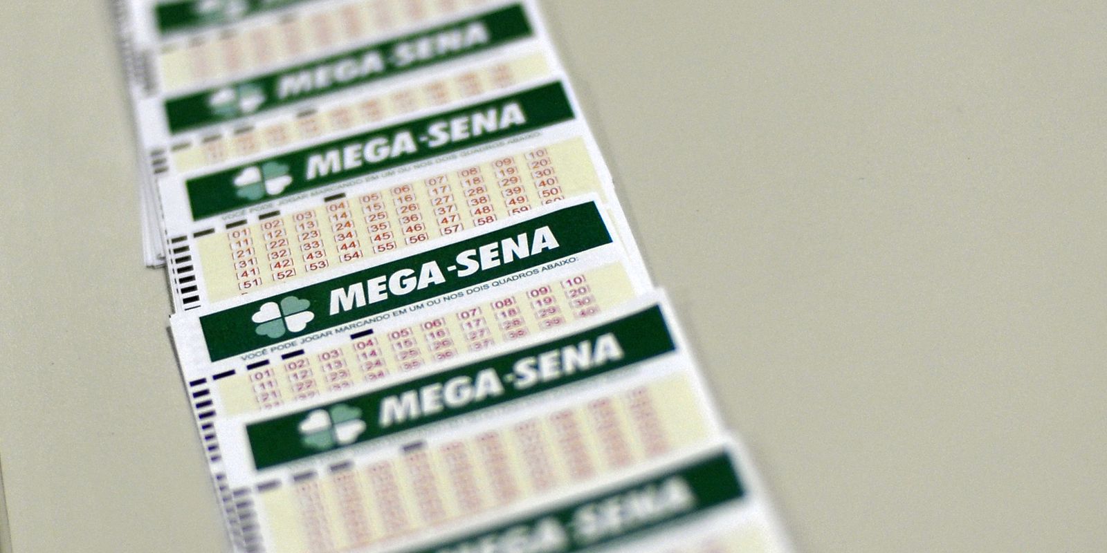 Mega-Sena acumula e sorteio principal pode chegar a R$ 60 milhões